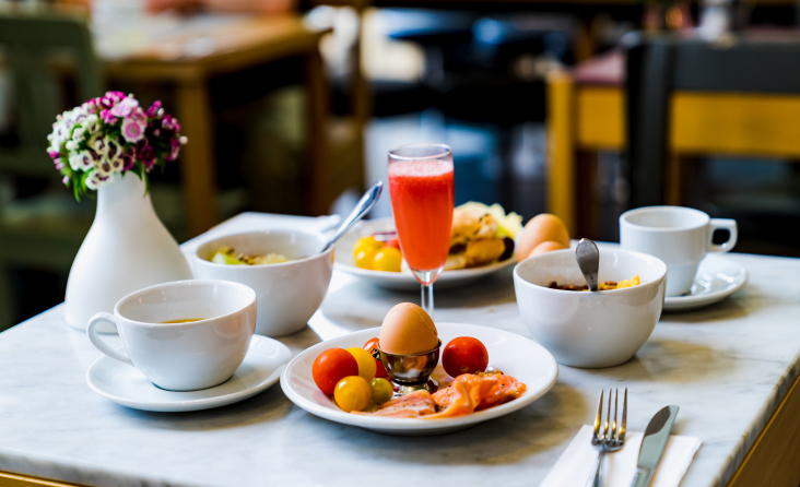 Breakfast at the Kalgoorlie Plaza Hotel, juice and tea