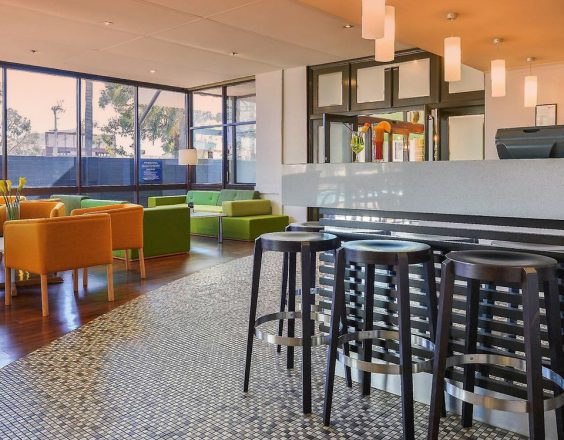 The bar and lounge area of the Plaza Hotel Kalgoorlie restaurant